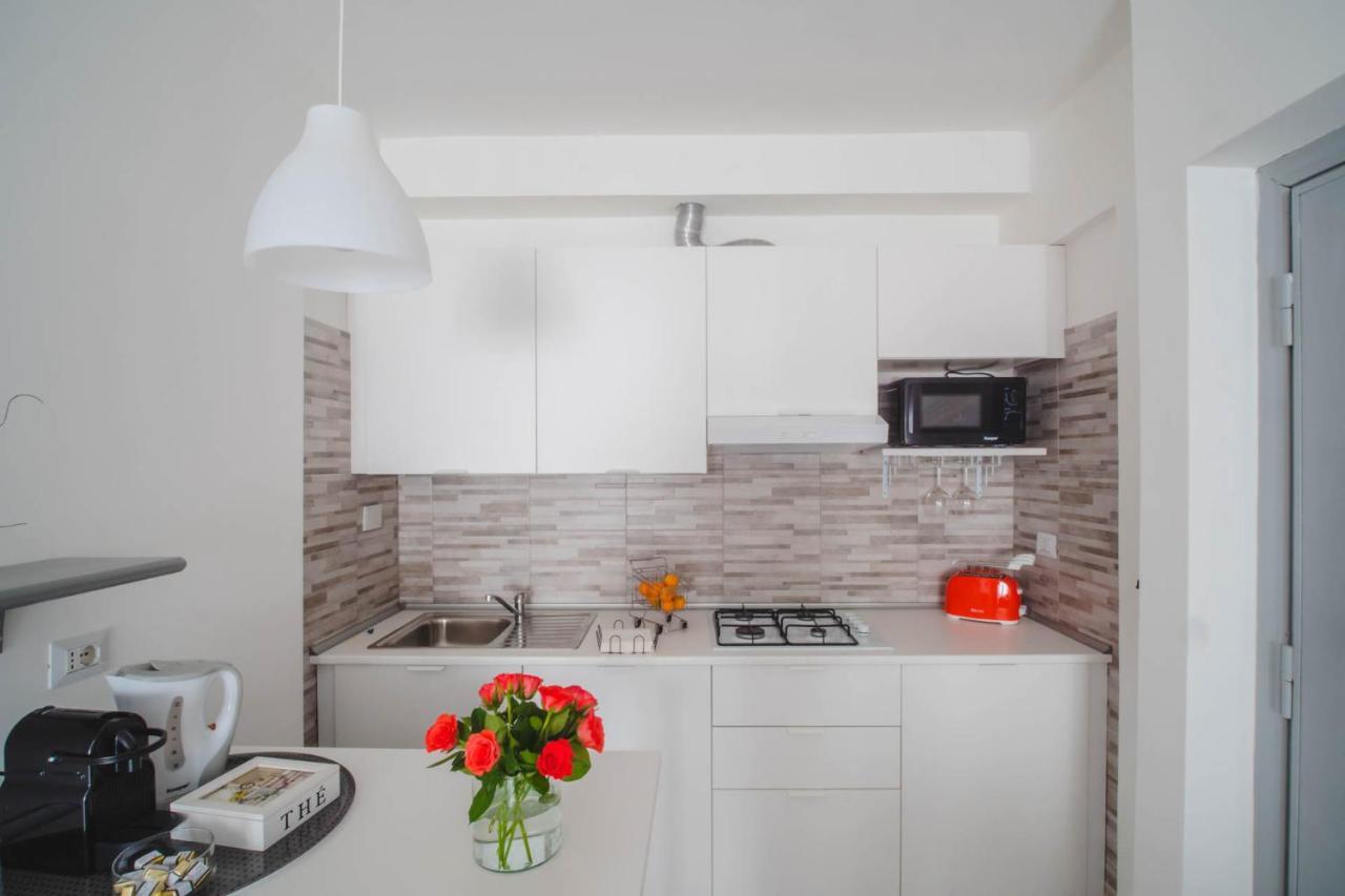 Lady Butterfly - Metro A Lucio Sestio Apartment Rome Exterior photo